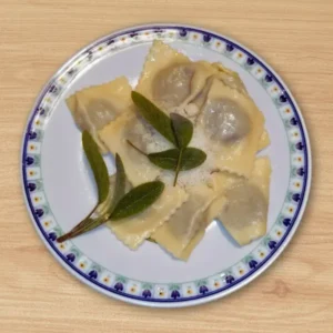 Ravioli del Plin ripieni al tartufo in crema delicata e fonduta di Castelmagno